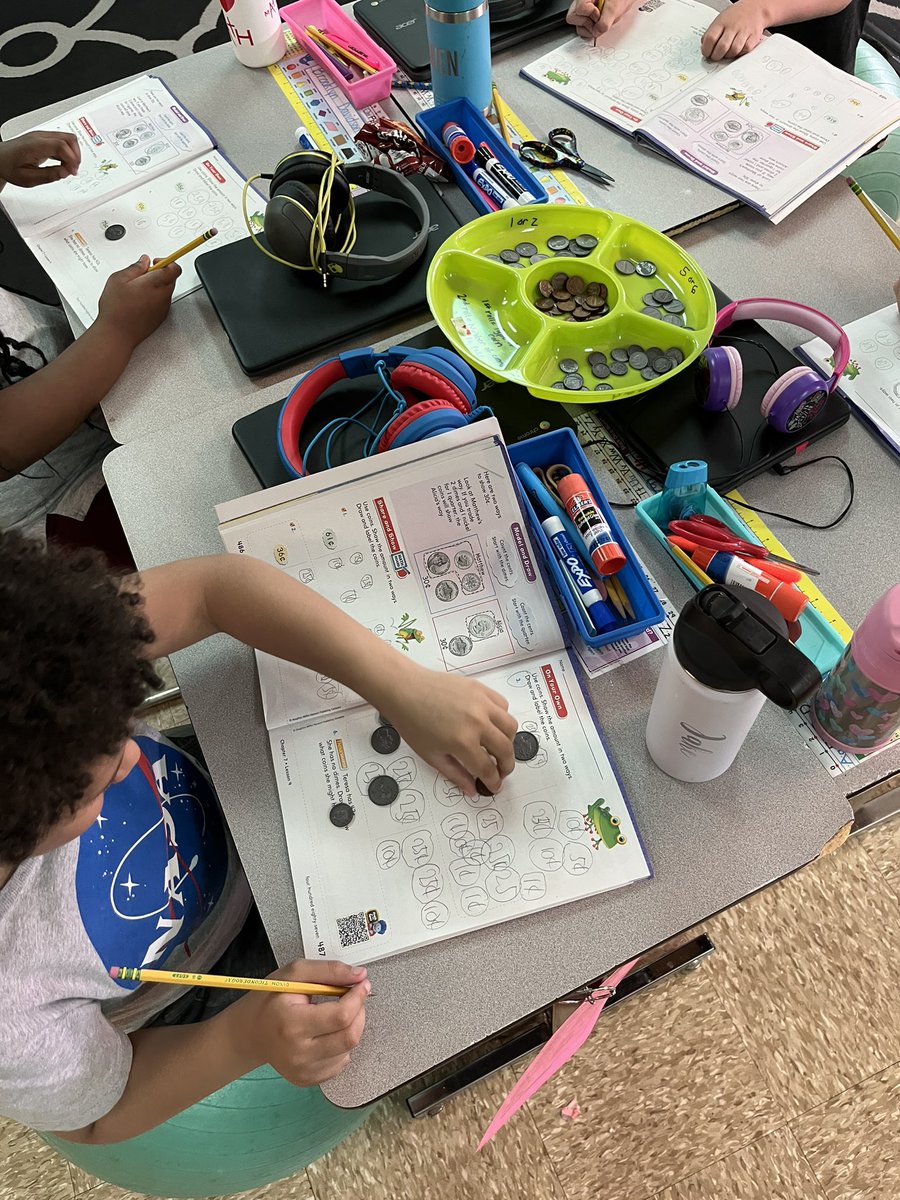 dublin2320's tweet photo. Working hard at counting our money and learning two ways to make a set amount @RobertCS118 #rcs118life #countingcoins https://t.co/wMMrcppQ2B
