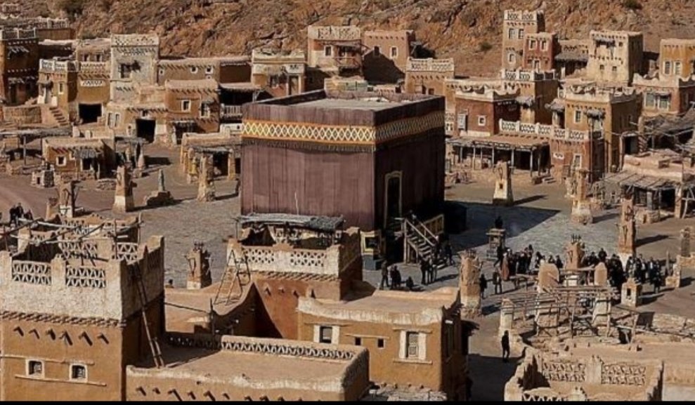 #مما_قرأت
كان اهل مكة يعبدون الاصنام ويقدمون لها القرابين في اعيادهم ...
ويطوفون حولها ملبين ...
وفي...