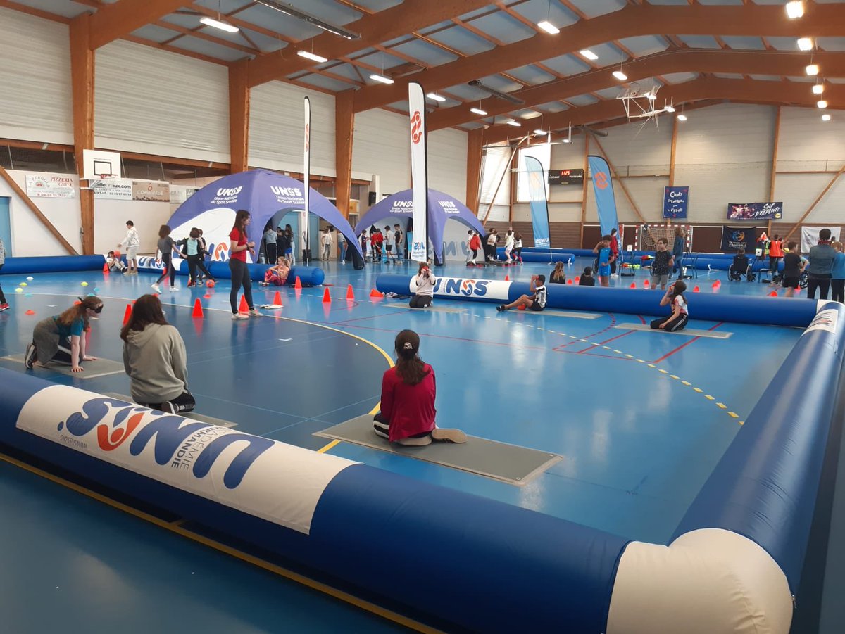 unss50's tweet photo. À J-3 de la Gymnasiade 2022, le collège Lavalley accueillait ce matin la caravane éducative de l’@UNSS_CAEN réunissant les élèves de 6èmes autour d’activités sportives et ludiques sur l’olympisme, le parasport, les handicaps invisibles, la forme physique... @unss #ISFNormandy2022 https://t.co/AqYz402ud3