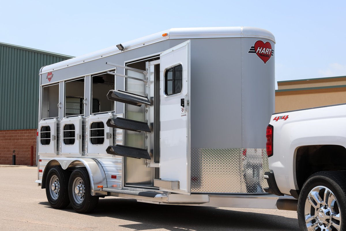harttrailers's tweet photo. This gorgeous 3 Horse Solution in Silver went to Kingdom Horse Trailers LLC in MD! https://t.co/BkHUH8bUKV