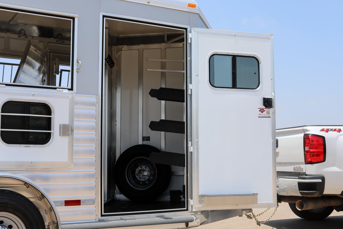 harttrailers's tweet photo. This gorgeous 3 Horse Solution in Silver went to Kingdom Horse Trailers LLC in MD! https://t.co/BkHUH8bUKV