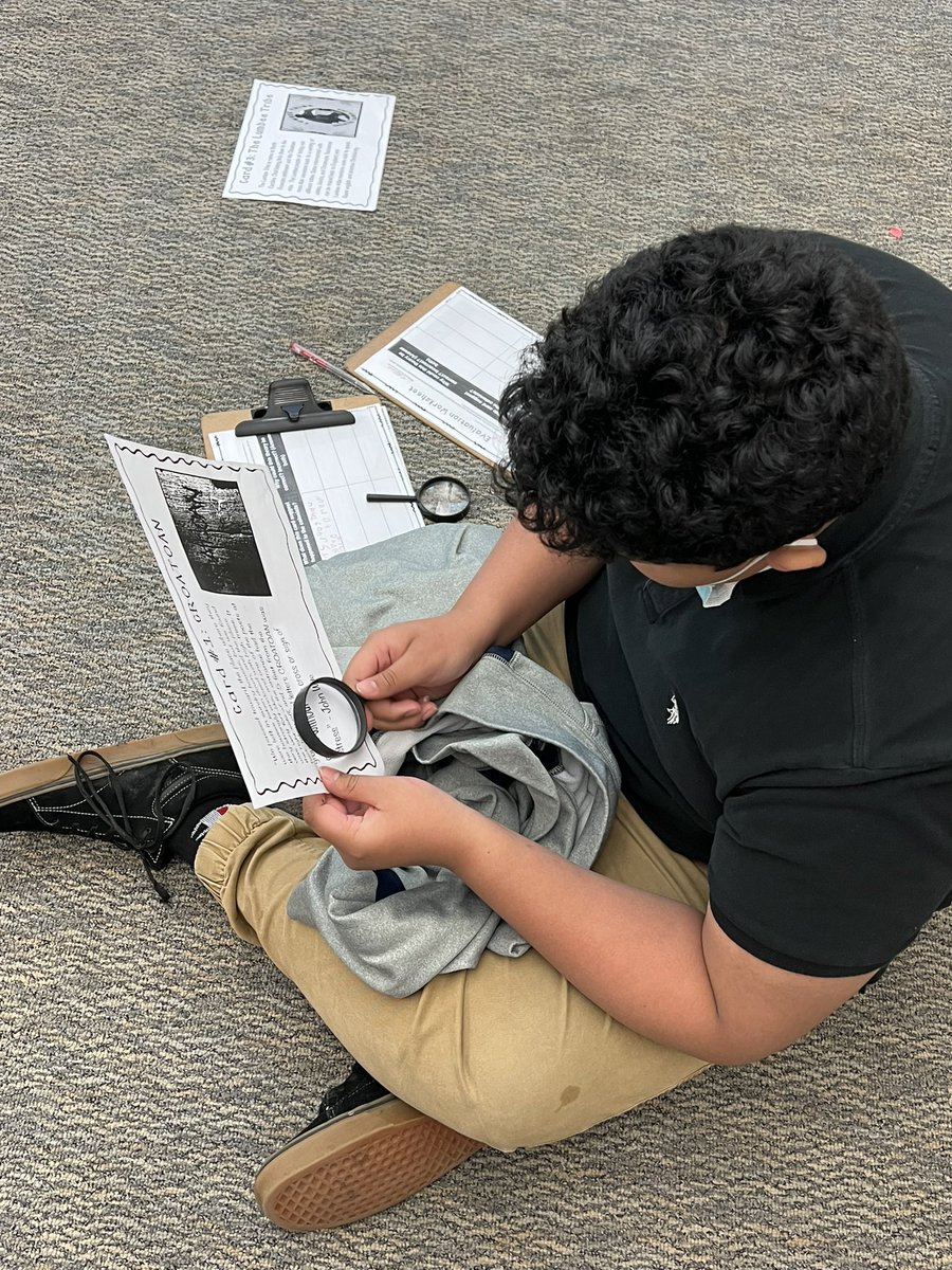MrsDarlingRBMS's tweet photo. 7th Grade Social Studies Ss trying to figure out what happened to the lost colonists of Roanoke Island! 🔎 #bestself @rbmsBerry @rbmsROCKETS https://t.co/dKTPI2VB0I