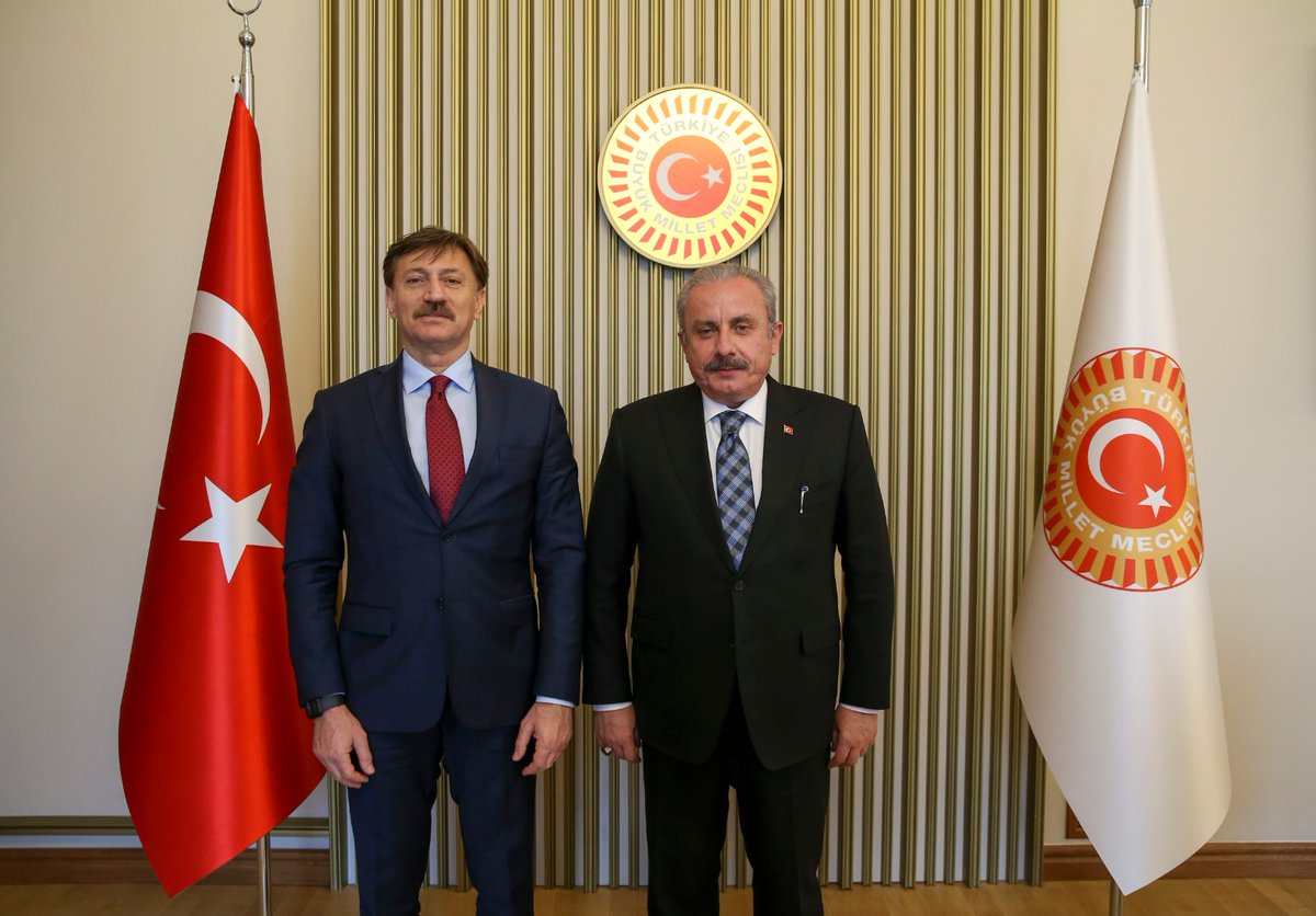 DrHakanBahadir's tweet photo. Gazi Meclisimizde ülkemiz için önemli çalışmalara imza atan Türkiye Büyük Millet Meclisi Başkanımız Sn. Prof. Dr. Mustafa Şentop’u ziyaret ettik. 

Değerli başkanımıza misafirperverliği için teşekkür ediyor, çalışmalarında başarılar diliyorum. @MustafaSentop https://t.co/l90w3lEEF3