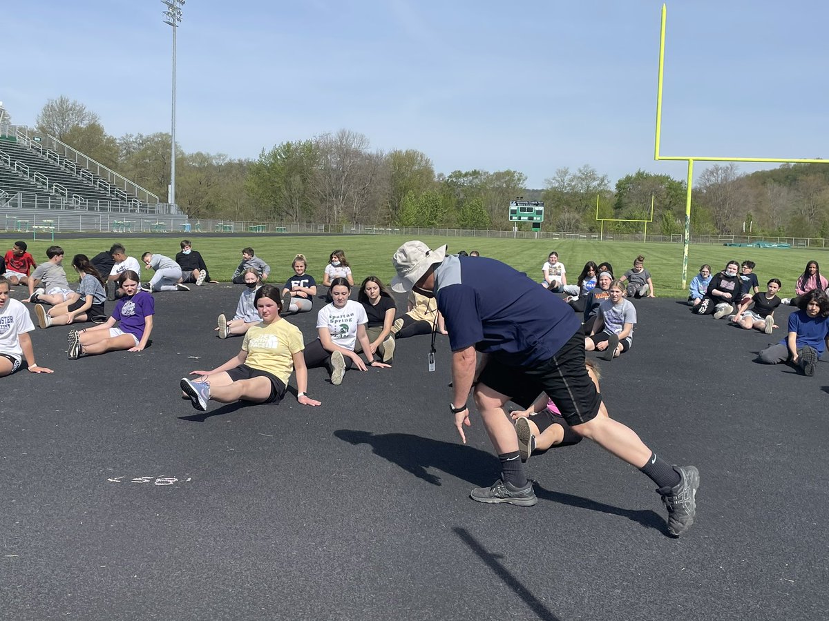 MsLoriOtt's tweet photo. π€©βοΈ End of the year fun - Olympic practice stretches & the βPurple Walkβ βοΈπ€© #ec_hartman #ec_pride https://t.co/tBFu05u23m