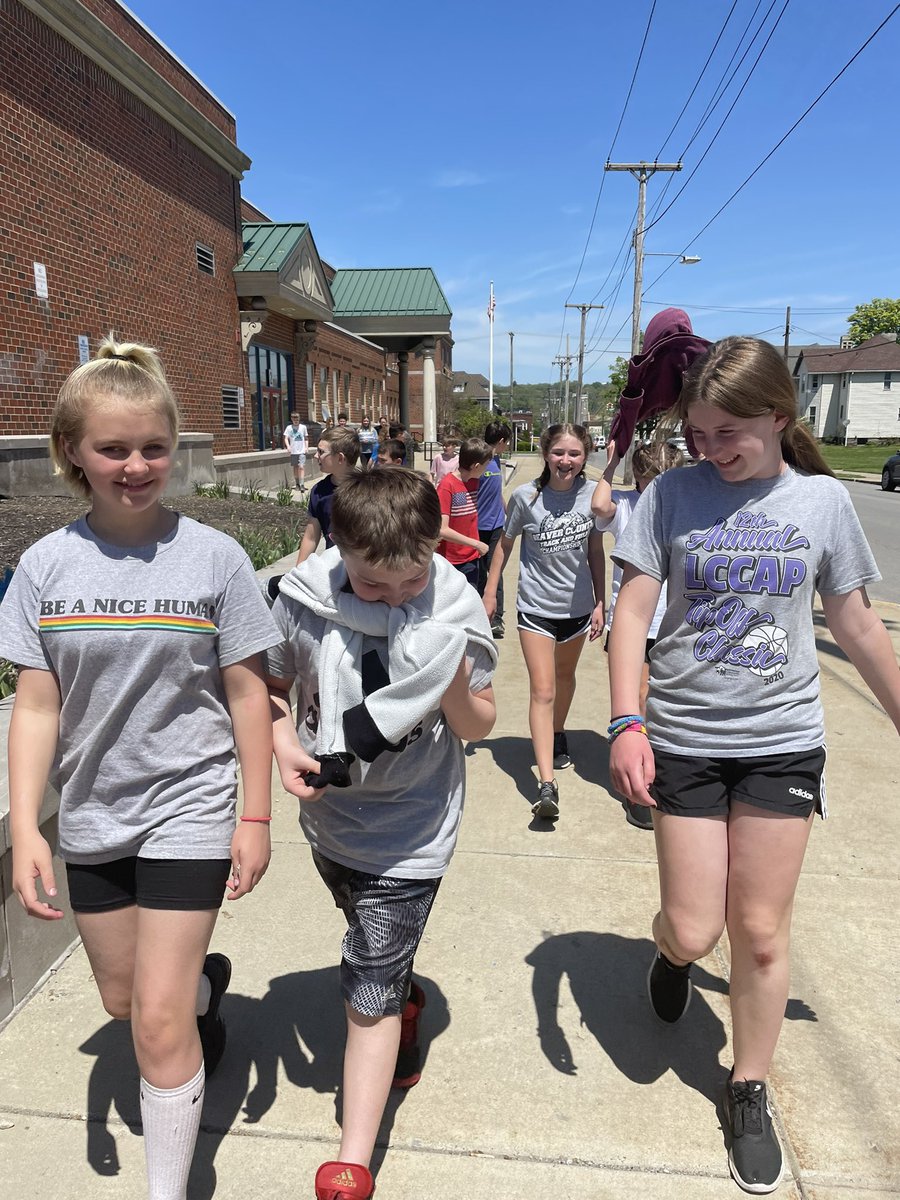 MsLoriOtt's tweet photo. π€©βοΈ End of the year fun - Olympic practice stretches & the βPurple Walkβ βοΈπ€© #ec_hartman #ec_pride https://t.co/tBFu05u23m