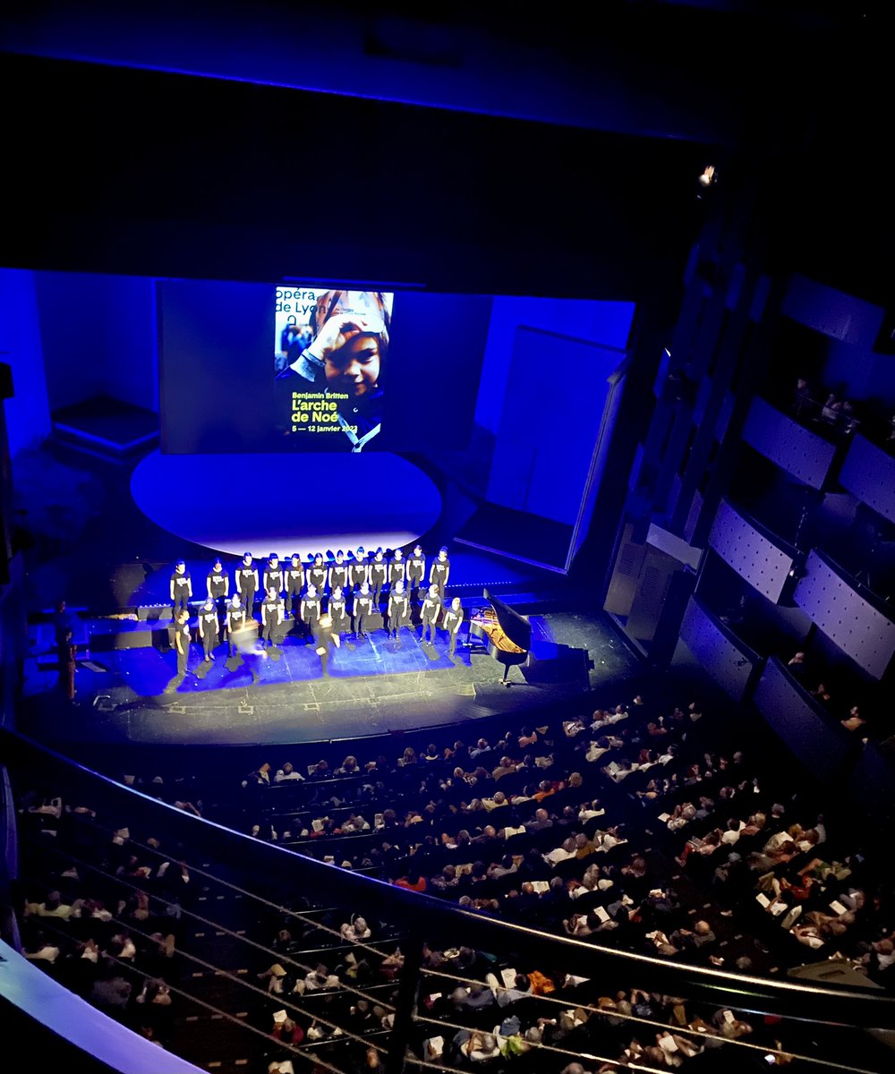 SoleneDauphin's tweet photo. Belle soirée de lancement de saison pour l’@operadelyon ! Découverte des œuvres au programme de la maison de création dirigée par @RichardBrunel ✨#operadelyon #saisonculturelle https://t.co/1RNi2QutvS