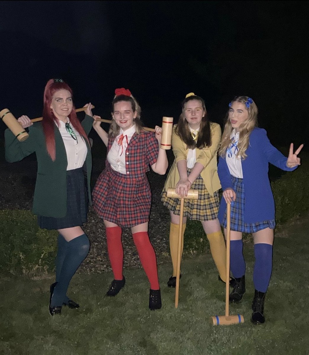 Arty_Lizard's tweet photo. @HeathersMusical @TheOtherPalace Shut up Heather! 💚❤💛💙🥤 #HowVeryCosplay https://t.co/4kvCzZx1HE