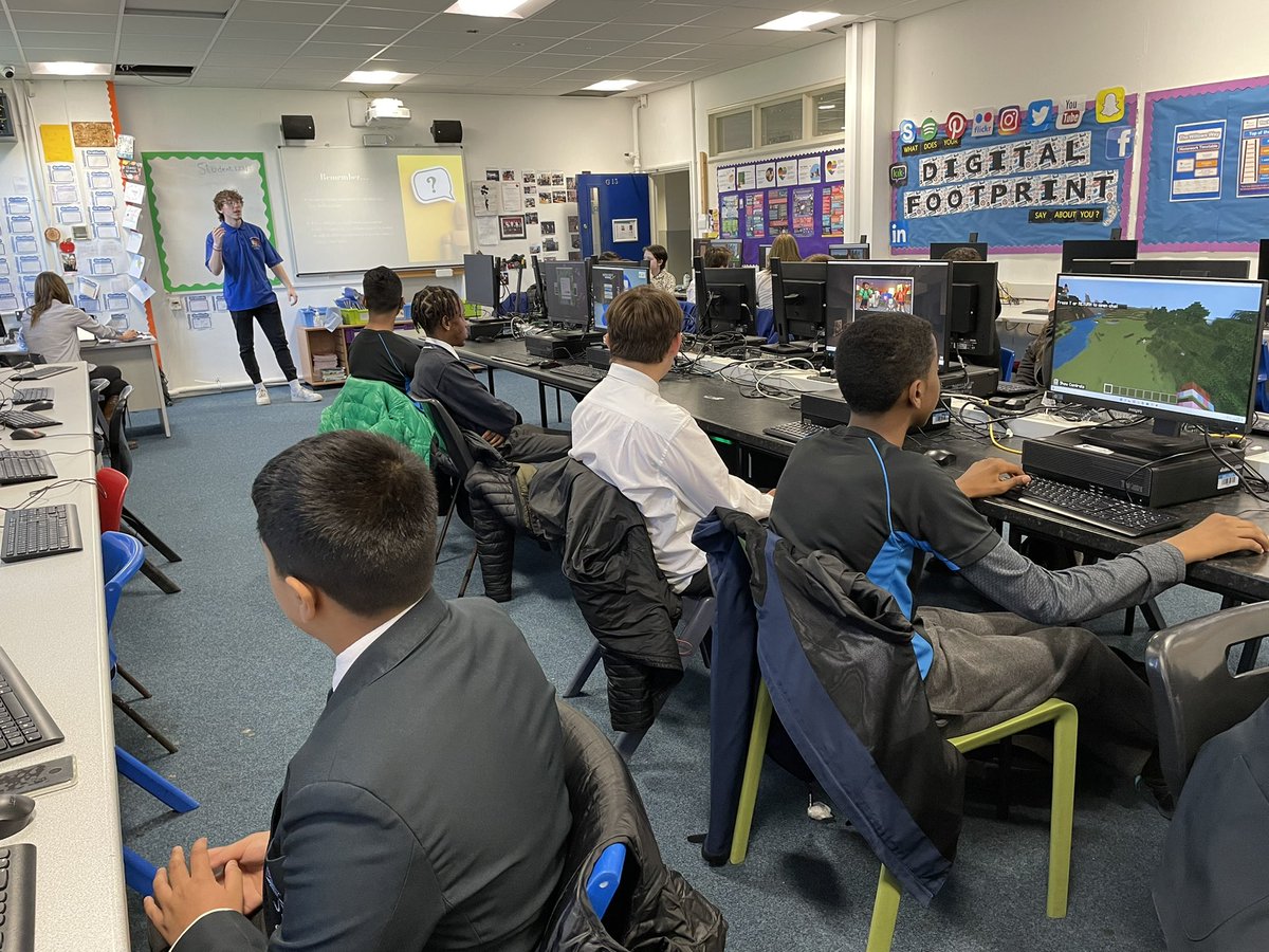 Did somebody say Minecraft? What a way for @CUCompSciSTEM  to engage the Change Champions <a href="/willowshigh/">WillowsHighCardiff</a>👏👏👏 Pupil-led designs for our new build school! Blown away by the passion and creativity💫 #EduCardiff
#AddysgCdydd #ChildFriendlyCDF
#CaerdyddSynDdalBlant
<a href="/Technocamps/">Technocamps</a>