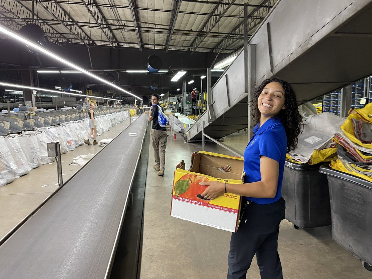 okc_preload's tweet photo. 👀 #OKC #Preload Be on the lookout for Mariah she is on the move all week making sure everyone is keeping hydrated!! #Fruit #water #Wellness #OperationEndDehydration
#okcpreload #Hydration #UPS https://t.co/tUXoR5XW7H