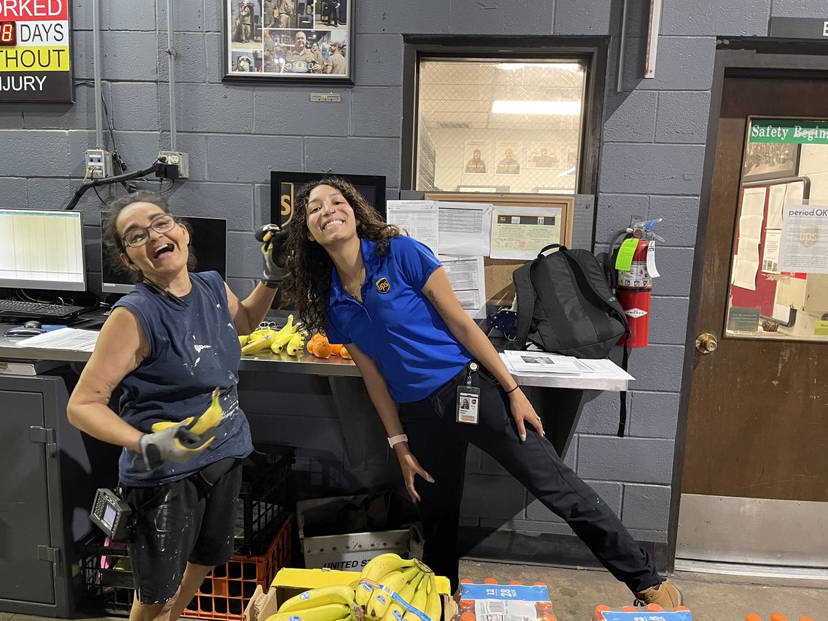 okc_preload's tweet photo. 👀 #OKC #Preload Be on the lookout for Mariah she is on the move all week making sure everyone is keeping hydrated!! #Fruit #water #Wellness #OperationEndDehydration
#okcpreload #Hydration #UPS https://t.co/tUXoR5XW7H