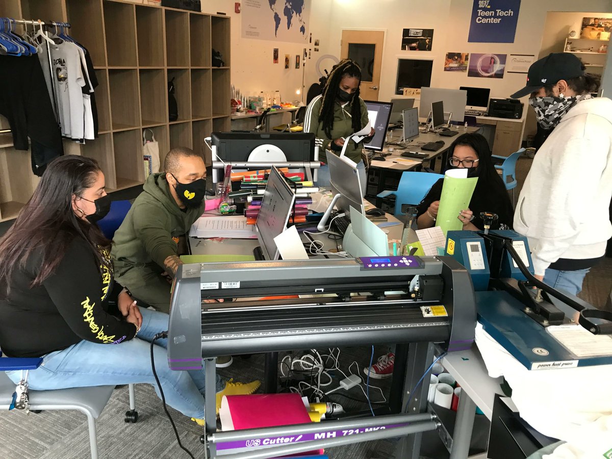TheFlagshipCC's tweet photo. We love creating with our friends at @bostondayandeve! Come back again soon!

#WhereTechnologyMeetsImagination https://t.co/Ilo5AXxilR
