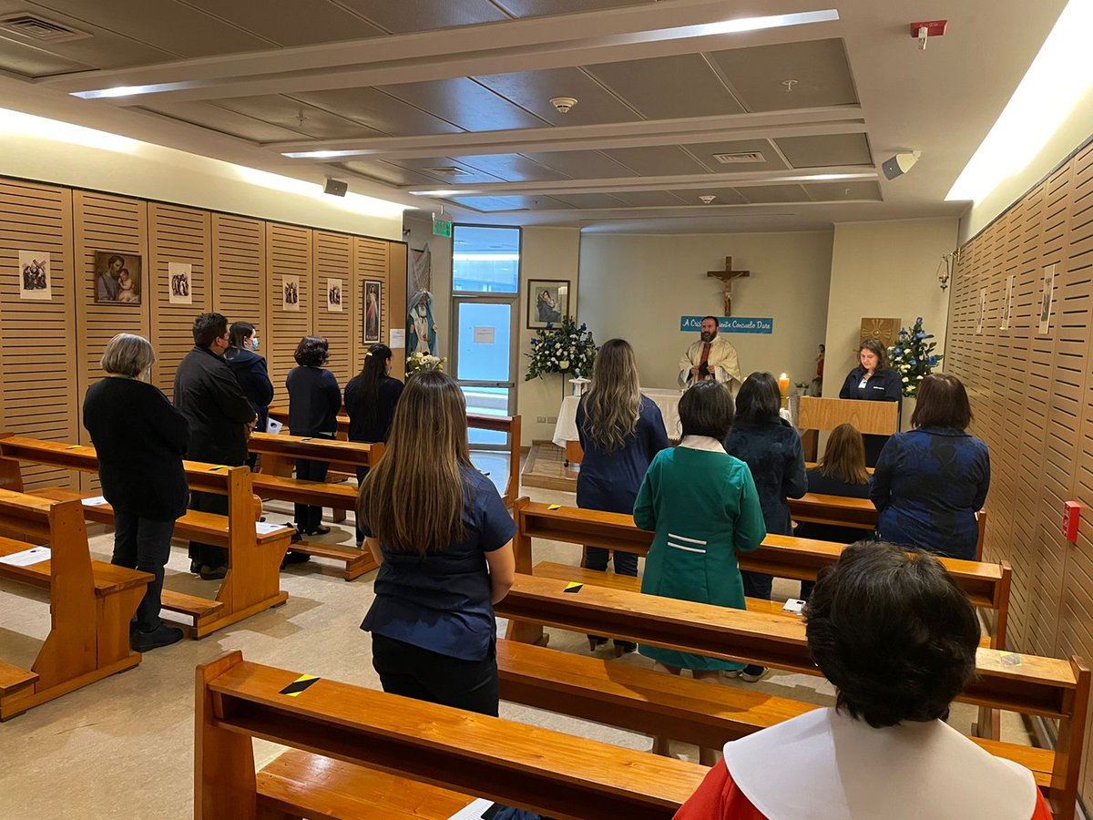 hospitalpm's tweet photo. El Capellán Carlos Villanueva celebró Misa de Acción de Gracias para pedir por los y las enfermeras del Hospital Puerto Montt en el marco de la Semana de la Enfermería 2022 
#HPMComprometidosConTuSalud 
#SemanadelaEnfermeríaHPM2022 https://t.co/wt7Hd0p9VE