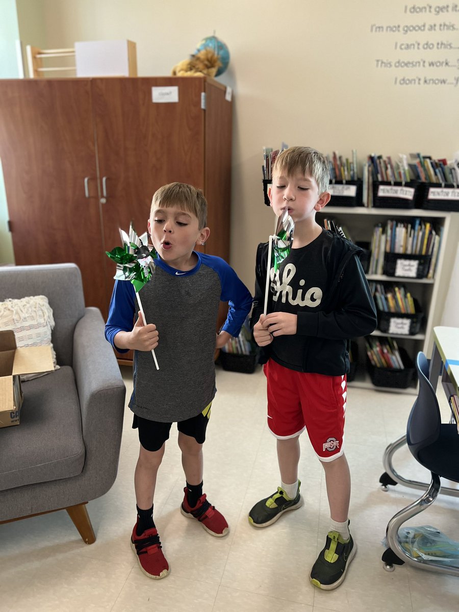MrsClementsC11's tweet photo. Pinwheels were the focus of our motion experiments today 💨

We couldn’t resist taking our learning outside for an impromptu pinwheel parade! https://t.co/cQlgIZn40J