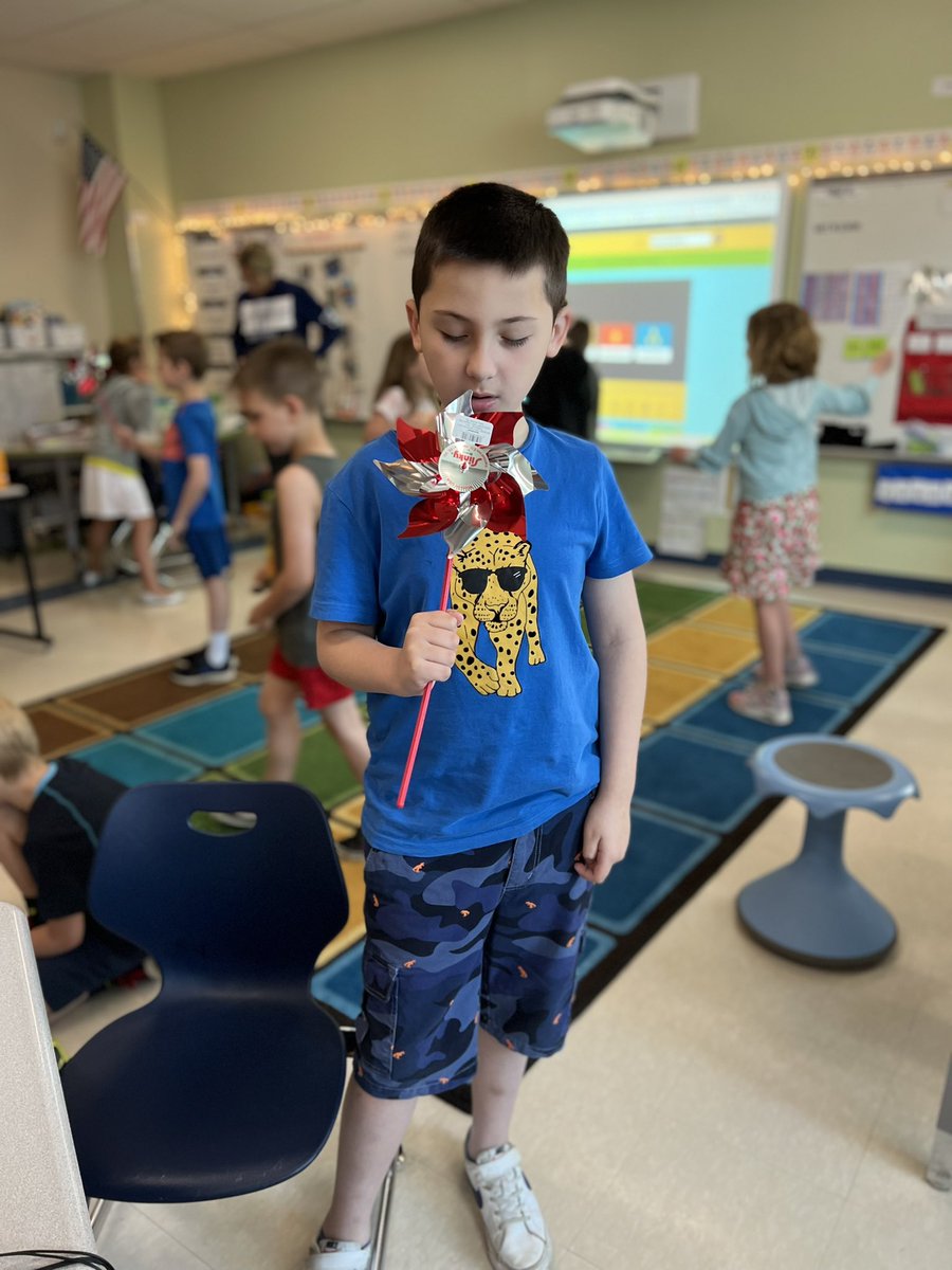 MrsClementsC11's tweet photo. Pinwheels were the focus of our motion experiments today 💨

We couldn’t resist taking our learning outside for an impromptu pinwheel parade! https://t.co/cQlgIZn40J