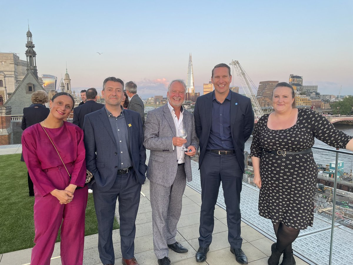 DaigneaultNikki's tweet photo. Fabulous evening celebrating 25 years of @WorldBookDayUK with friends! A stunning view and great company! #WorldBookDay2022 @Nigel_Wyman @FleurSinclair we are so proud to support this incredible campaign! https://t.co/jFltjFkH1a
