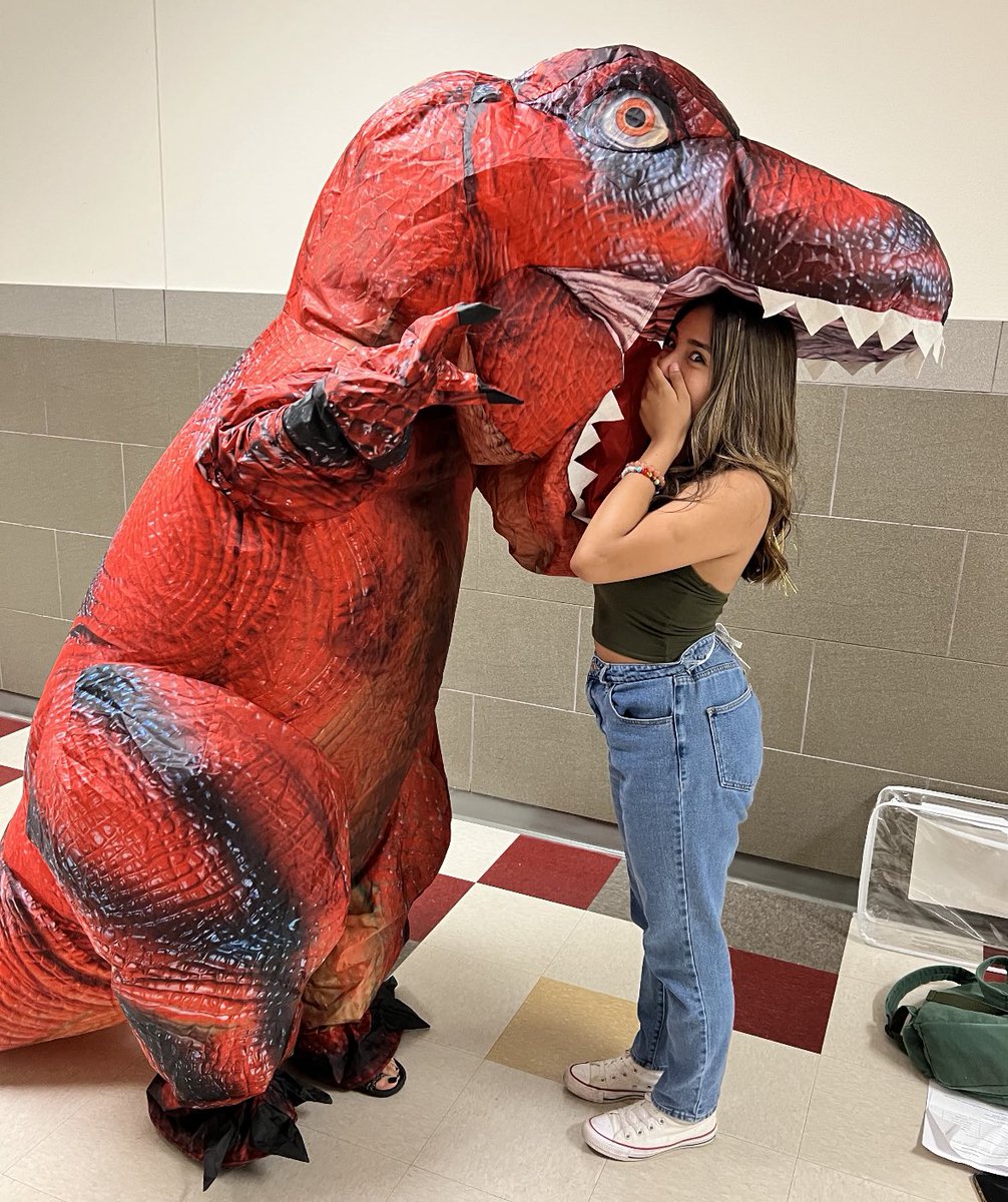 MsJohnstonART's tweet photo. Dinosaur in Hall 400 at LHS - Art Student survived! https://t.co/YMJpxmPNt4