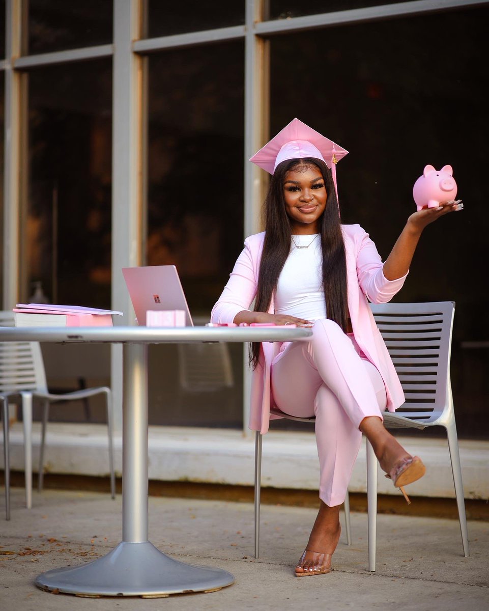 dypoppin's tweet image. BBA in Accounting 💕 UGA grads always do it best!! #ugagrad #blackgrad