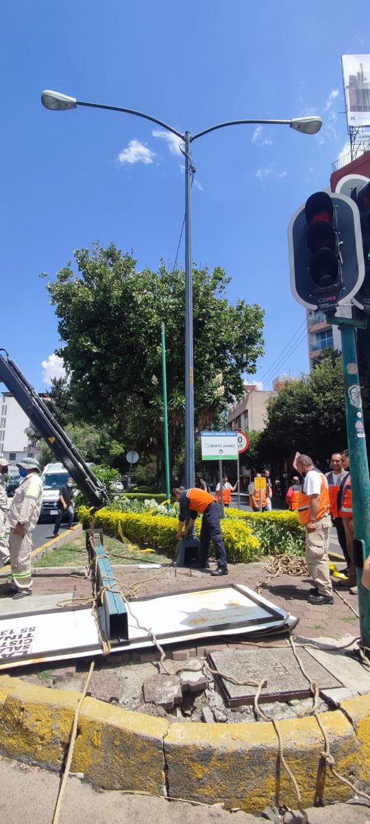 AccionesBJ's tweet photo. @adzu_va @En_laDelValle @BJAlcaldia Buenas tardes. Protección Civil #BlindarBJ y Servicios Urbanos de la Alcaldía retiraron el anuncio. https://t.co/ppdbzCNjB5