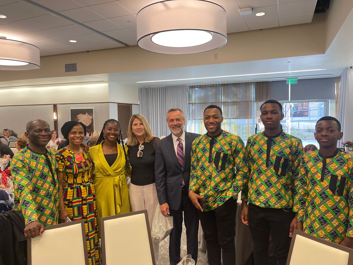 Biola hosted our first normal Spring Commencement and celebration since 2019. I loved seeing family and friends of our students rejoicing together, like Virtue, who I met as a freshman four years ago, and her family pictured here. Congrats Class of 2022!