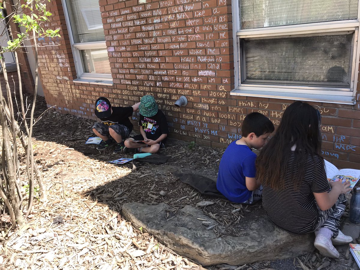 singerocsb's tweet photo. Our outdoor reading with Grade 4 buddies was enjoyed by everyone :)  Thank you Mrs. Peddle and Mme Isabel for reading with us! 📚 https://t.co/sf6NGduJj6
