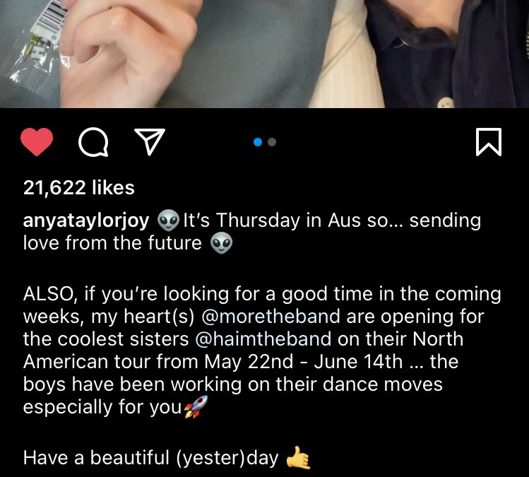 beeefyfridgerrs's tweet photo. anya giving her bf free promo??? girl STAND UP https://t.co/evV8debArQ