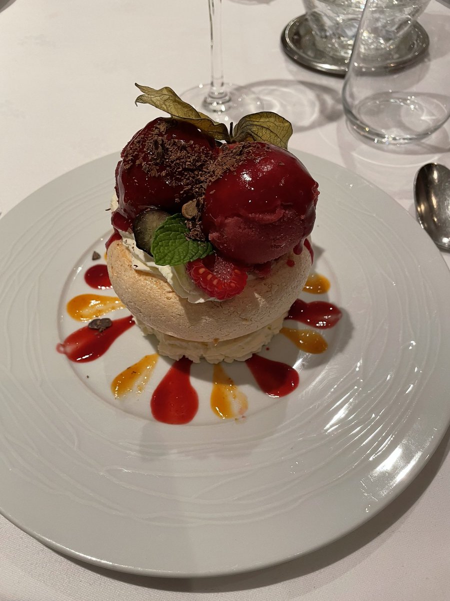 ImDoxy's tweet photo. Mes 2 années de CAP cuisine quasi fini je vais partager quelques belles assiettes que j’ai pu manger 😋 https://t.co/HRwP4bOeR3