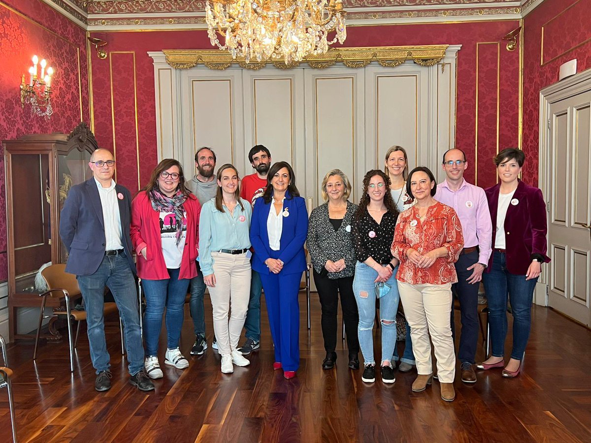 hebusto's tweet photo. Fin a una fantástica y especial edición de #Pint22LOG @pintofscienceES! Este año como organizador y ponente. Gracias a @unirioja, @doctoradoUR, @RSEQUIMICA e @InstitutoIER. Y en especial a la presidenta de @lariojaorg, @ConchaAndreu, que nos recibió y asistió a la primera sesión. https://t.co/9t3ULsCdIc
