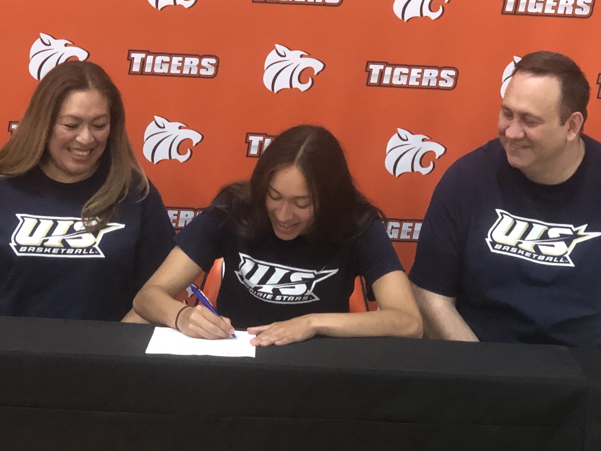 varneyksom's tweet photo. Signing day at GHS:  Ivey Schmidt to play basketball at Illinois Springfield https://t.co/w1hVxqUbgZ