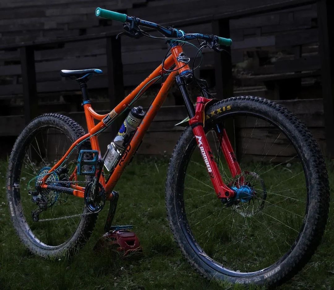 steelisrealmtb's tweet photo. I love it when a bike becomes an extension of somebody’s personality ❤️ This one is insane!@rsdbikes 
#steelHT #steelmtb #rsdbikes
#rsdmiddlechild #mountainbike #mountainbiking #mtblife #mtbhardtail #hardtailheaven #hardtailforever #fyhtmtb #mtb #ridemoreworkless #ridemoresteel https://t.co/Xa51mRkgWp