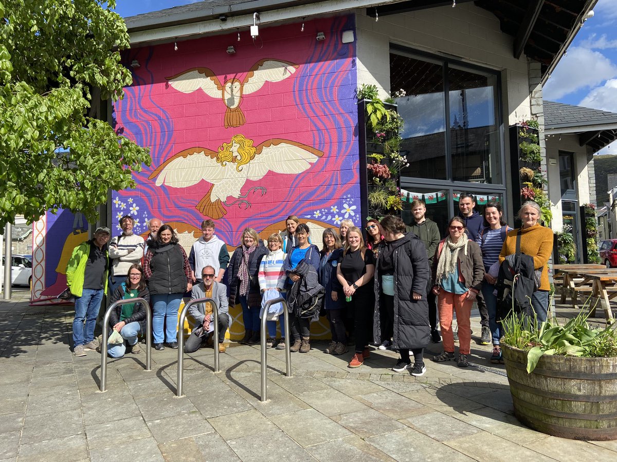 Braf croesawy’r criw Llechi Glo a Cefngwlad draw i Blaenau Ffestiniog #llechigloacefngwlad <a href="/yr_orsaf/">Yr Orsaf</a> <a href="/CreduCarers/">Credu Carers</a> <a href="/CwmniBro/">Cwmni Bro Ffestiniog</a> <a href="/PoblGwaith/">People&Work</a> @SiopOgwen <a href="/DewiTir/">Tir Dewi</a> <a href="/doveworkshop/">dove workshop</a> @tircoedcharity