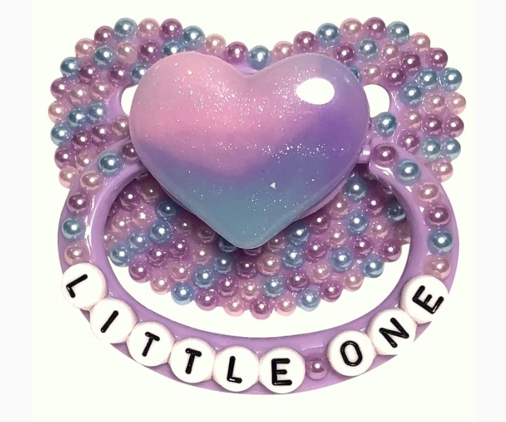 Little_spacee's tweet photo. Daddy is buying me new pacis and I'm really happy #littlespace #sfwlittle #ageretwt #noncomlittle #cglre #littlespacecaregiver https://t.co/GkiyUuIDya