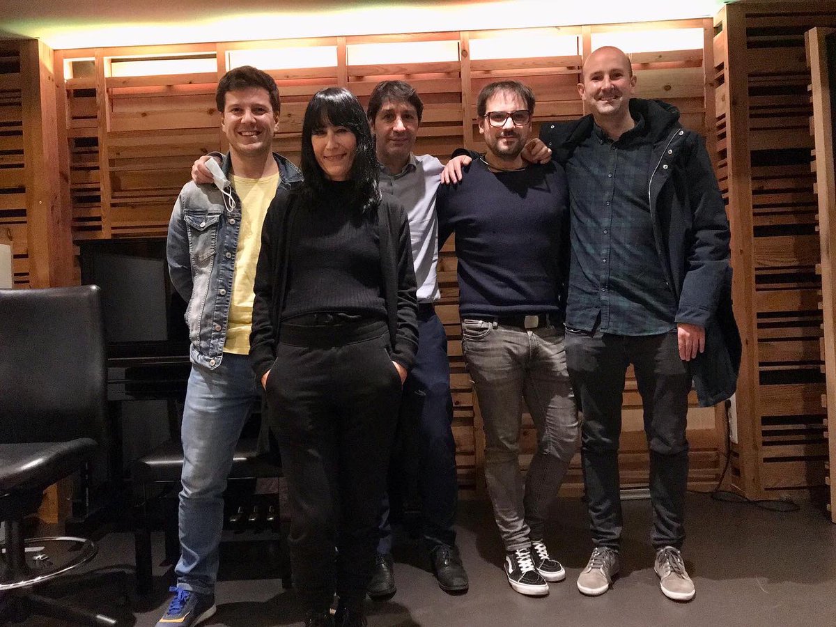 keaxband's tweet photo. 🎧”Interrupción feat.Cristina Martinez” (El Columpio Asesino)

📸Un gran dia el que compartimos en @ElTigreStudios con #CristinaMartinez y @XabierEguia Eskerrik asko ���️!

📻Escúchalo! (Link Bio)
#interrupcion #colaboracion #elcolumpioasesino #single #indie #electronic #music #top https://t.co/nqBZIGtKZg