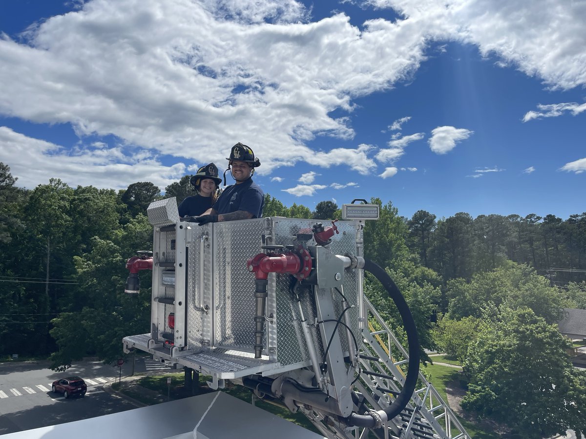 ChapelHillFD's tweet photo. 👋Hey Station Two C-Shift... looking 🔥 during search and mayday drills. #CHFDFireFamily #CHFD #CHFDcshift https://t.co/Wh4I86obYl