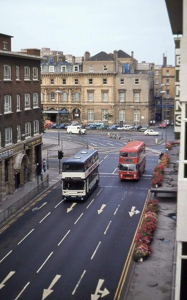 paulharper75's tweet photo. Anyone else my era (80s/90s kid) used to love it when we had blue busses and red busses? I used to think if you were on a red bus you were either going somewhere posh or to Witherensea (that's how we said it, right?) or Brid? I rarely travelled on red busses. #hull #oldhull https://t.co/RX9EIEjM4H