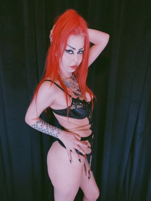 Vampire girl with a FREE onlyfans ???
.
.
.
.
.
#petite #bi #redhair #goth #punk #onlyfans #free #inked