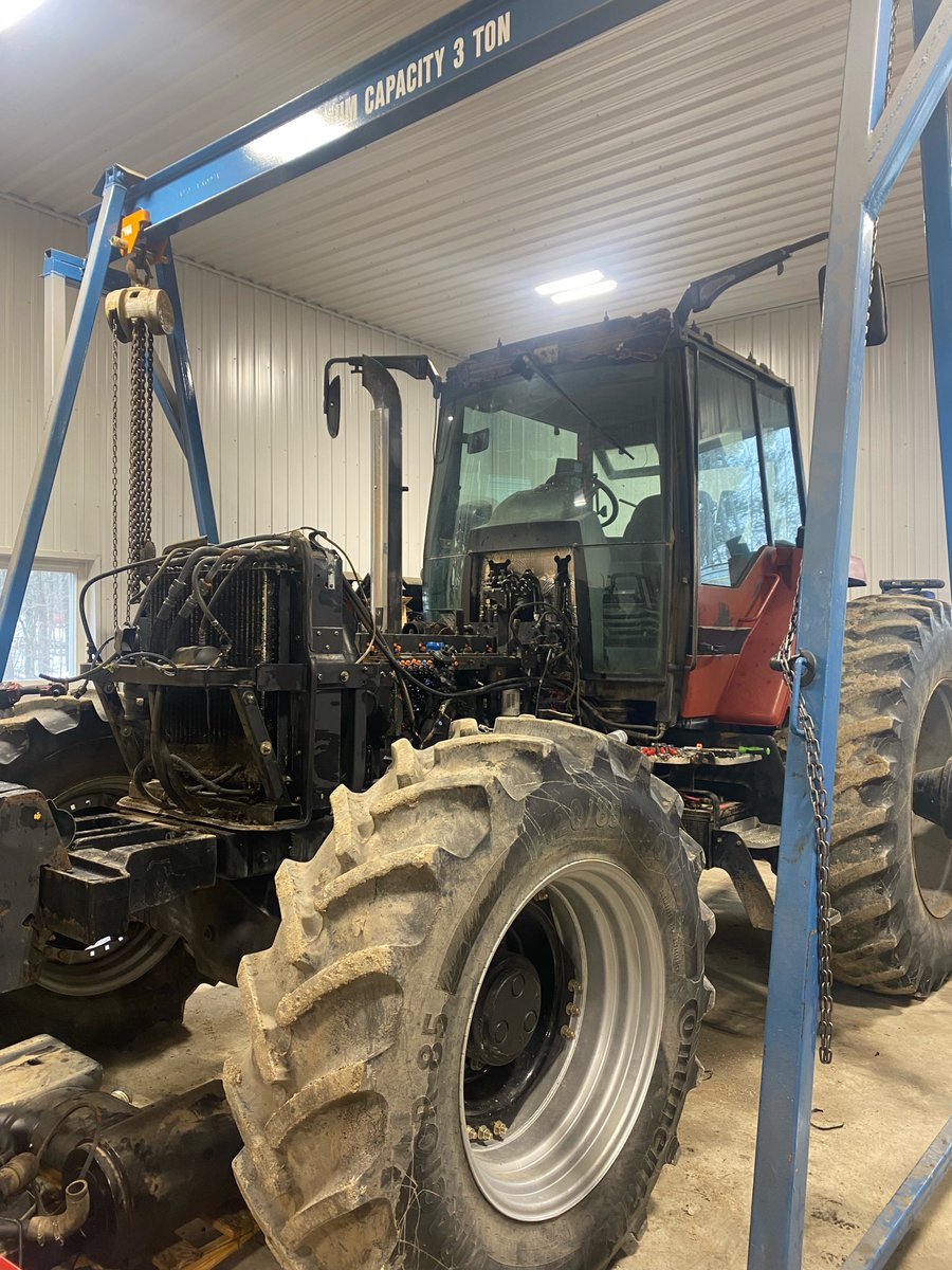 RedEdgeAG's tweet image. Finished Product of this 8920 Restoration

Work Done:
Tiger light kit 
Front axle rebuild
Engine top end overhaul
Redid Head &amp;amp; Injectors
Wiring repair in cab 
Cab interior 
New paint job
New Decals 

#RedEdge
#restoration
#caseih
#tractor
#agriculture