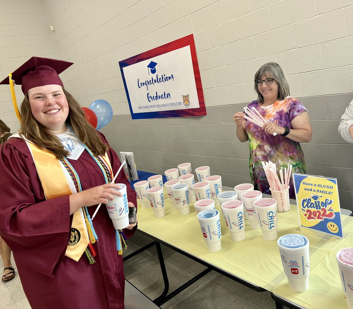 TaraOaks_ES's tweet photo. Senior Parade turned into a kickball game with 4th graders while sippin’ slushies for our newest tradition: “Senior Slush and a Smile”. Congratulations Class of 2022!! TaraO loves you SO! 😃 https://t.co/CJIDYx4Xdd