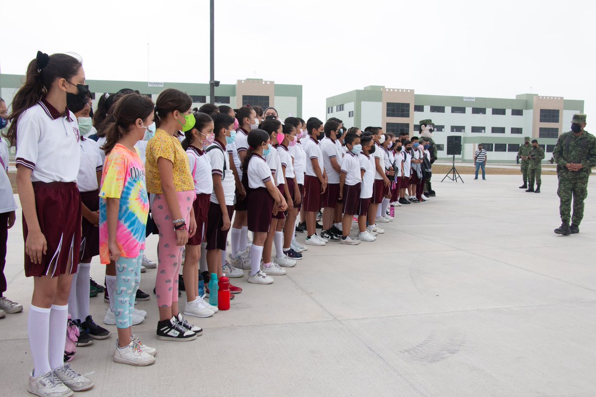 #TodosSomosUno🙋‍♂️
#UnoSomosTodos🙋‍♀️

#Sección21🟠 del #SNTE📚 y Secretaría de la Defensa Nacional, realizan agenda en conjunto con alumnos de la Primaria Juan Escutia, del Municipio de Monterrey.

Nota👉 bit.ly/3we4PuM
