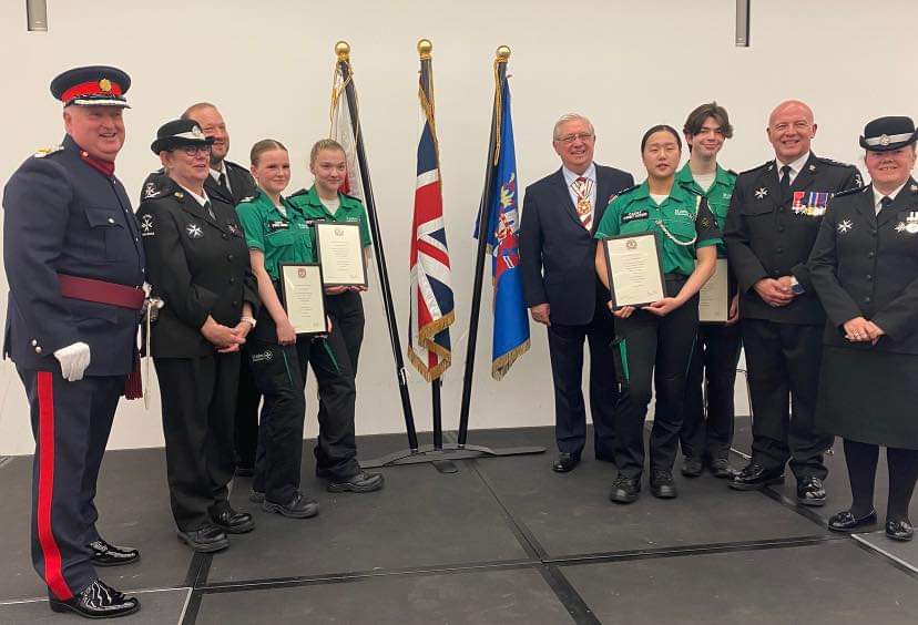 One of the greatest nights of my Mayoralty tonight was to host the @LBBexleyRepDLDE Dave Easton and former Rep DL Maj David Hewer so they could present 2 years of Deputy Lieutenants Awards to Bexley Air, Sea, Army, Marine, Police and <a href="/stjohnambulance/">St John Ambulance England</a> cadets.

Thank you all.