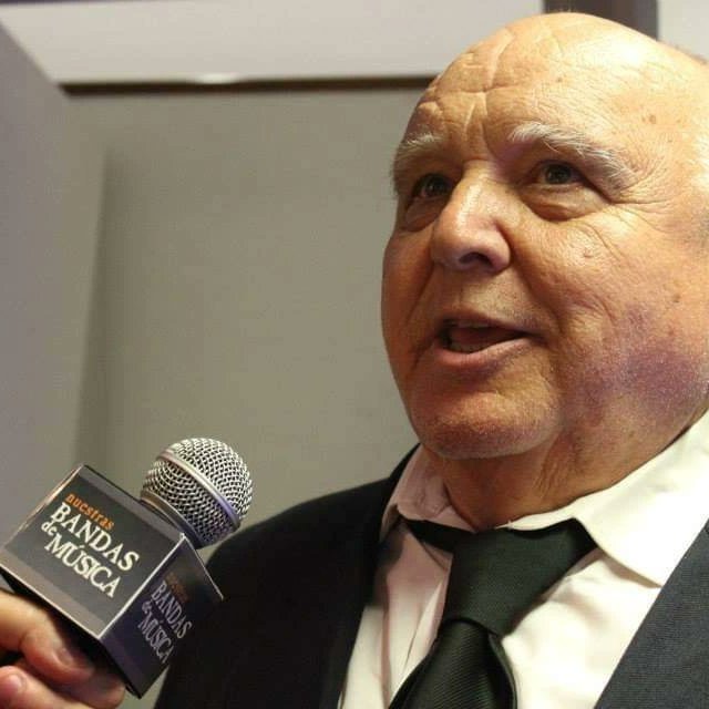 umscdevillar's tweet photo. Hoy es un día muy triste para nuestra sociedad. Nos ha dejado de manera repentina Fernando Montero. Él era más que un músico, era parte fundamental de la esencia de nuestra banda, la que para él era su familia musical. Estará siempre en nuestro corazón. Descanse en paz. https://t.co/vXQacX6u6Q