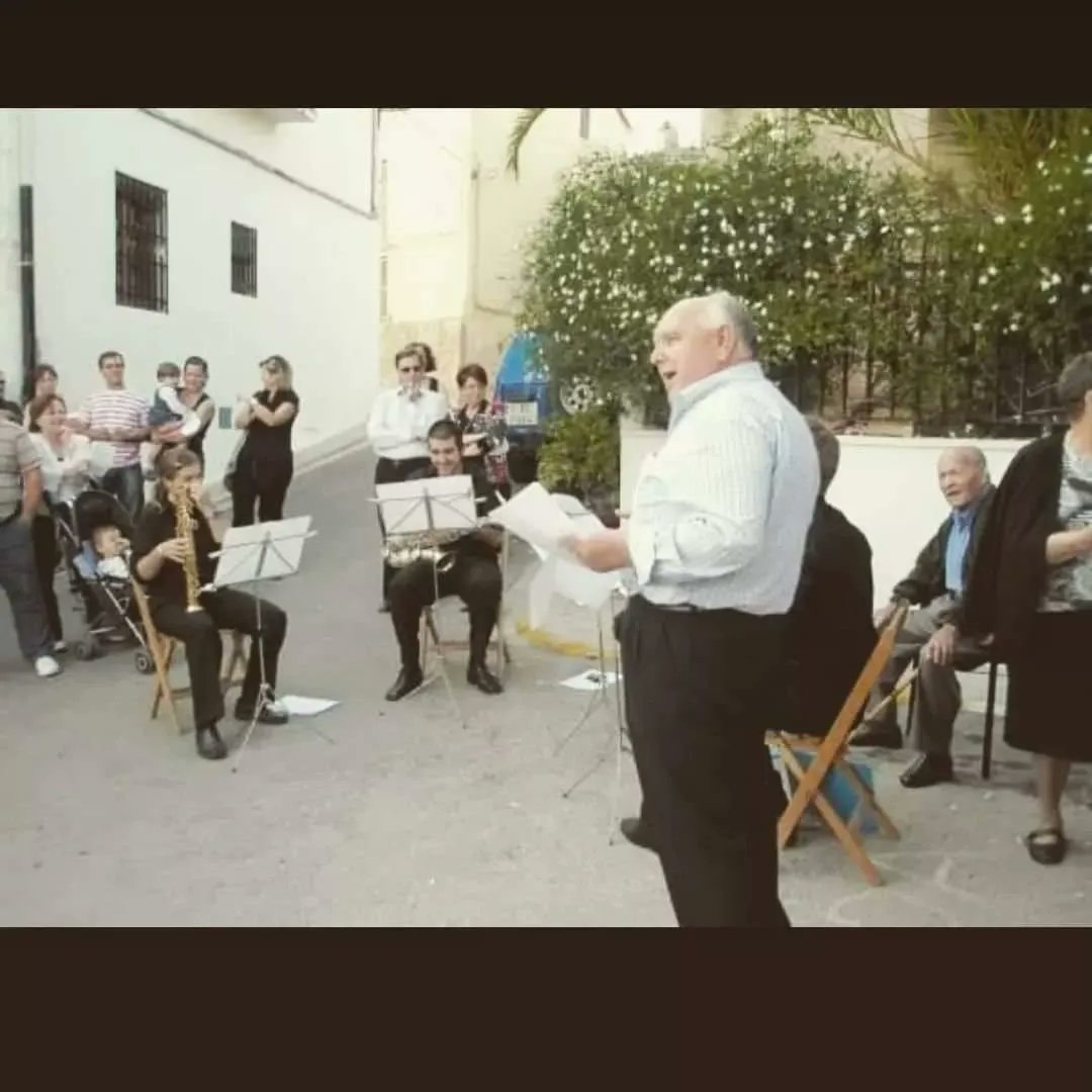 umscdevillar's tweet photo. Hoy es un día muy triste para nuestra sociedad. Nos ha dejado de manera repentina Fernando Montero. Él era más que un músico, era parte fundamental de la esencia de nuestra banda, la que para él era su familia musical. Estará siempre en nuestro corazón. Descanse en paz. https://t.co/vXQacX6u6Q
