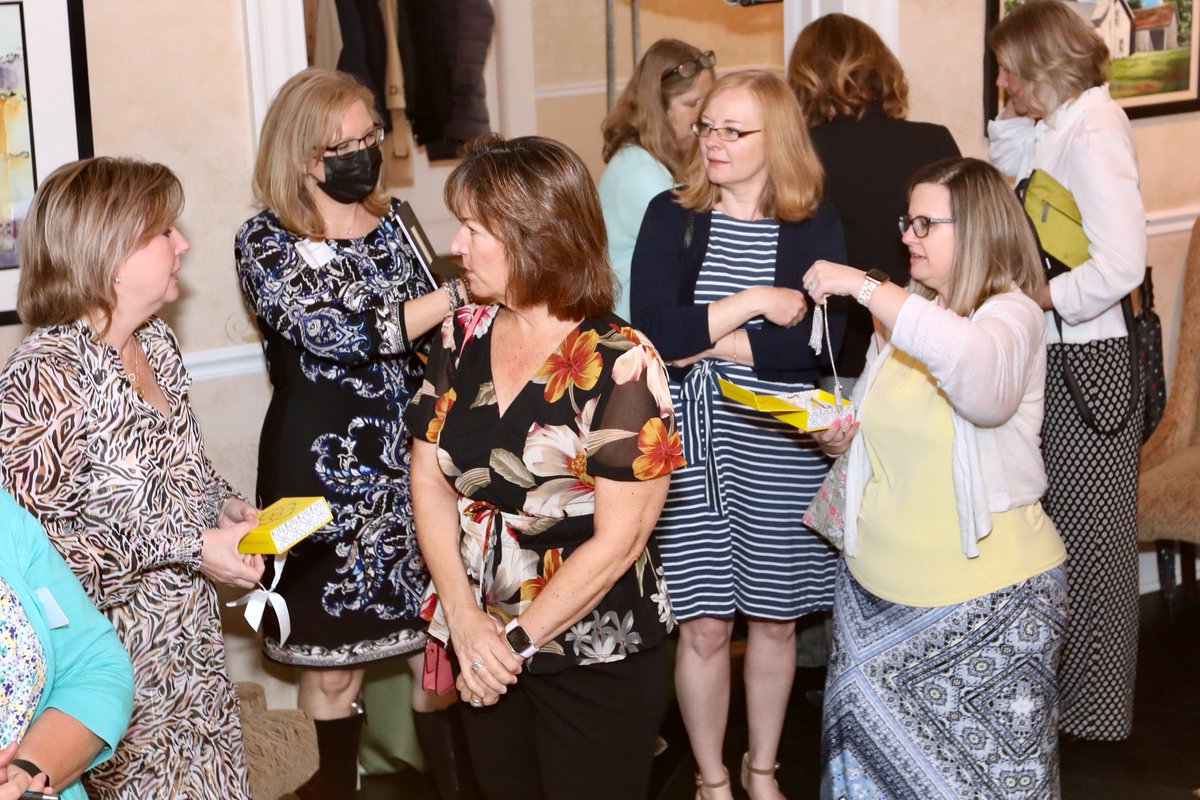 BridgeDuPage's tweet photo. Here are some more photos from our Celebrating Women, Transforming Lives event this past Friday! 🥰 Thanks to everyone who attended and supported Bridge!
#CelebratingWomenTransformingLives #ThankYou #BridgeCommunities https://t.co/GII5Fnm9JX