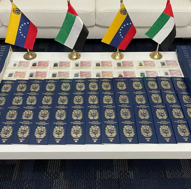 VenezuelaSaime's tweet photo. #Entérate 📢+30 mil documentos de viaje fueron enviados a sedes consulares venezolanas 

Un total de 30.482 documentos de viajes ya se encuentran en diversas sedes consulares de Venezuela en el exterior a la espera de ser retirados por los usuarios.
⤵️
https://t.co/8po6NfUZD2 https://t.co/9u1SqRkiCh