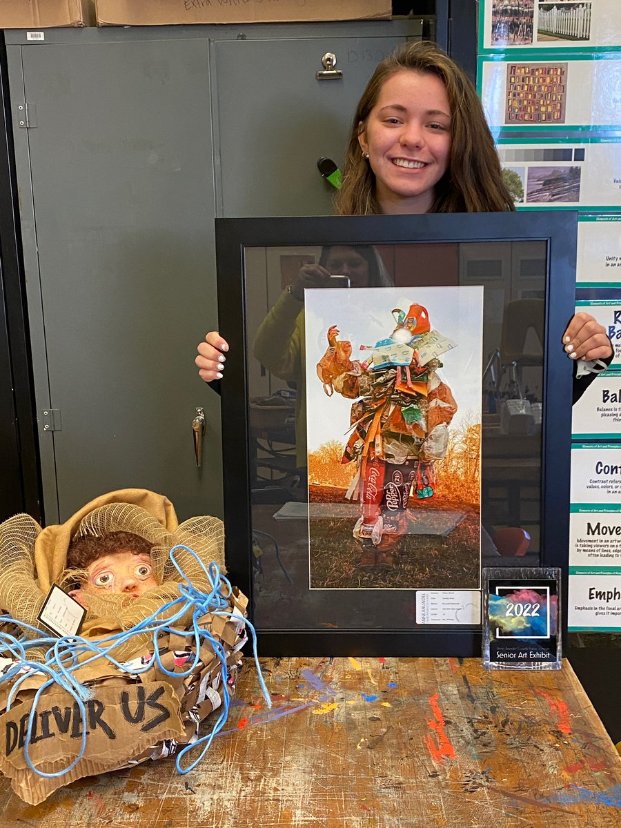 OldMillHSAACPS's tweet image. Senior Show participants from Old Mill. #AacpsArtAwesome