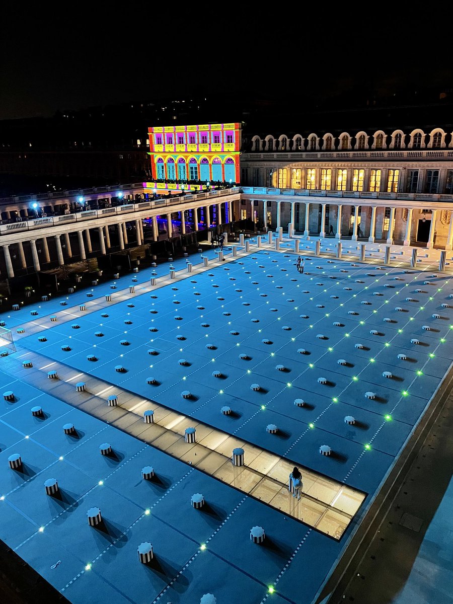 Palais Royal, la vue depuis la Comédie-Française, ce soir.