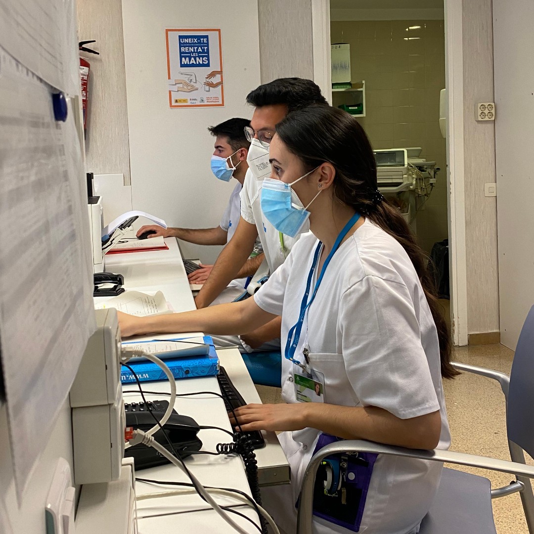 icscat's tweet photo. L'ARES permet, gràcies al sistema d'informació, ordenar el procés de cures infermeres, adaptant-lo i individualitzant-lo en funció del cas, segons expliquen les #ICSfluencers👉 https://t.co/cpOMFEokK2 @hgermanstrias @apicsbcn @martaserda #ARES15anys #ICSARES #ARESPrimària https://t.co/iVS1u714vF