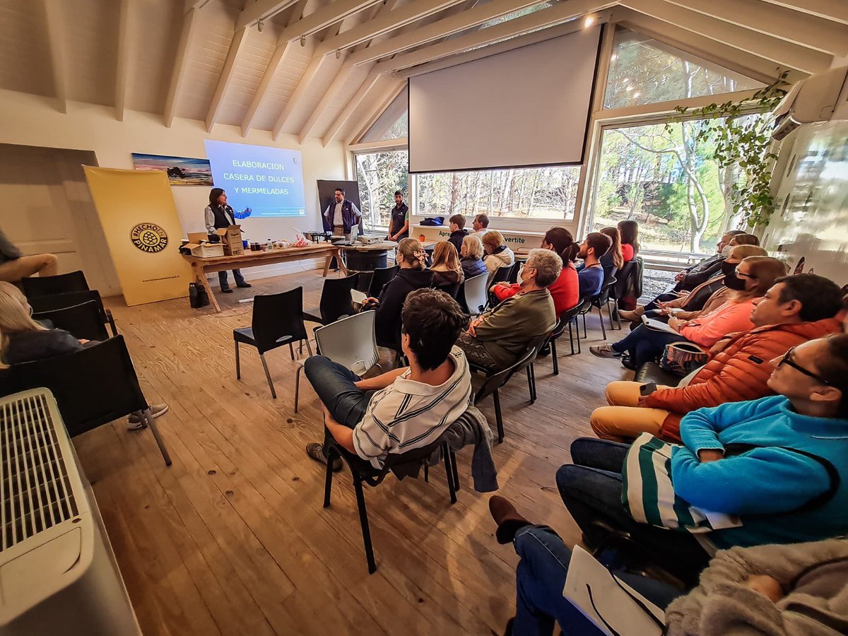 muni_pinamar's tweet photo. Esta tarde compartimos junto al @intaargentina y vecinos un taller de elaboración de dulces y mermeladas en el Centro de Innovación. ¡Gracias a todos los participantes! https://t.co/bhza4Eqp4B