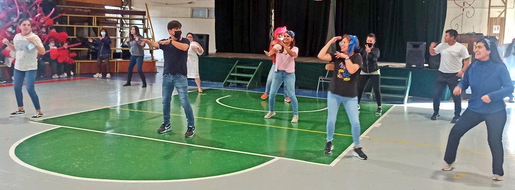 colmelipilla's tweet photo. Hoy celebramos el Día del Estudiante, todo el personal de Colegio #Melipilla con mucha alegría para generar risas, baile y diversión a nuestros niños y jóvenes.
🎈🎉👍 https://t.co/dWeg5n83MO