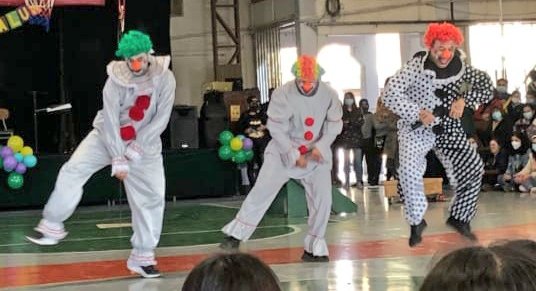 colmelipilla's tweet photo. Hoy celebramos el Día del Estudiante, todo el personal de Colegio #Melipilla con mucha alegría para generar risas, baile y diversión a nuestros niños y jóvenes.
🎈🎉👍 https://t.co/dWeg5n83MO