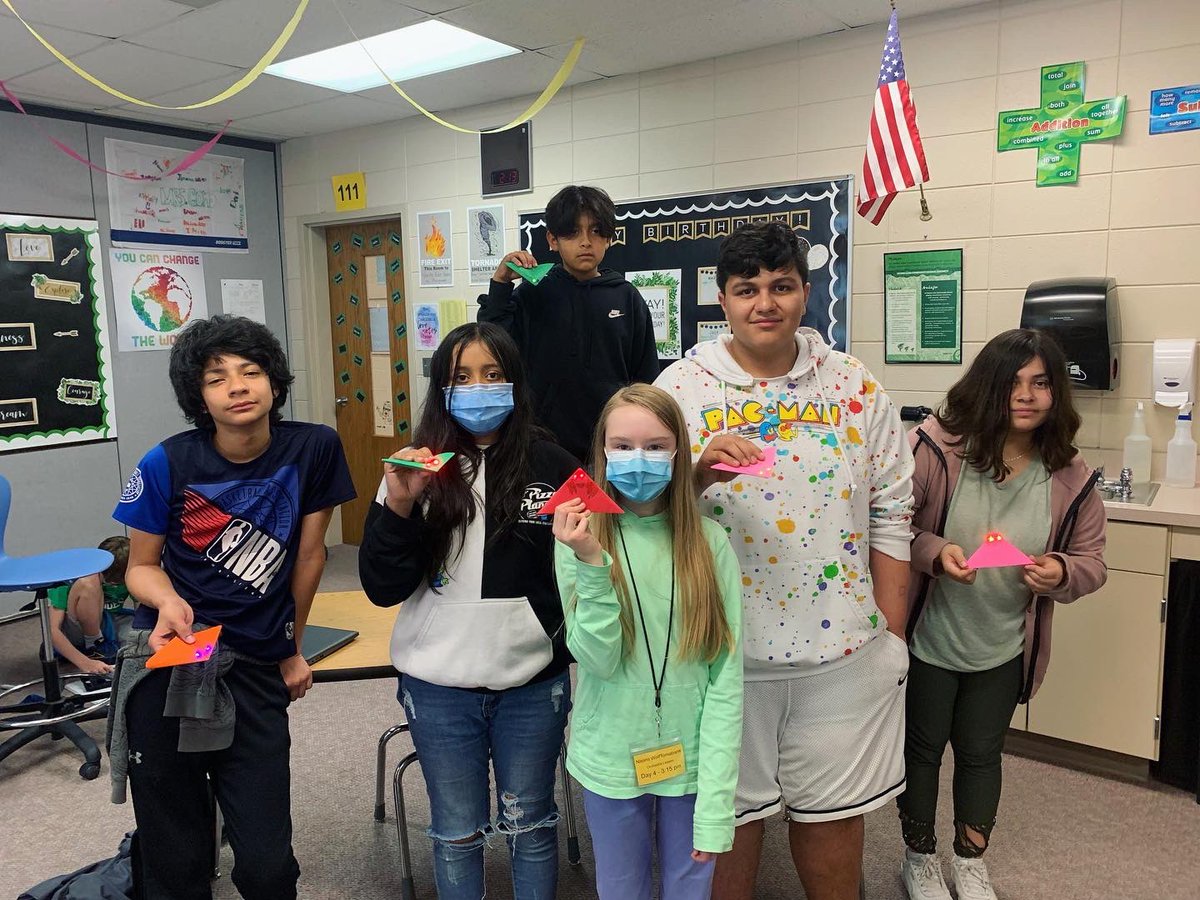 Students experimented with circuits today and had to follow directions to create a corner bookmark with eyes that light up! #AmericasSchool <a href="/LoriGano5/">LoriG</a>